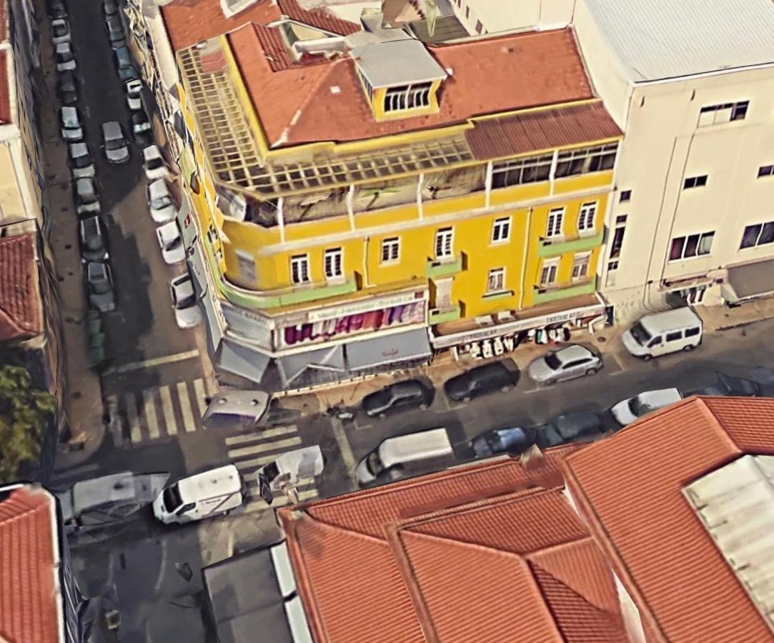Lar Dois Coracoes Hostel Algés Exterior foto